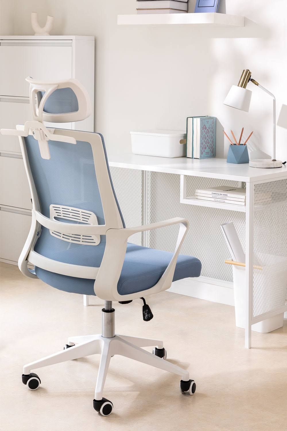 Teill Colors Polypropylene Office Chair with Casters and Armrests